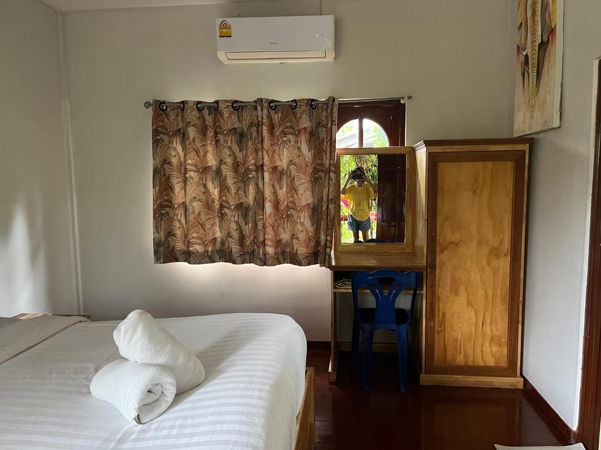 Namthip Homebeach Lodge
